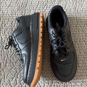 NIKE AIR FORCE Men's Black Gum with Gold Sneakers